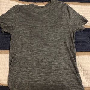 Lululemon short sleeve shirt